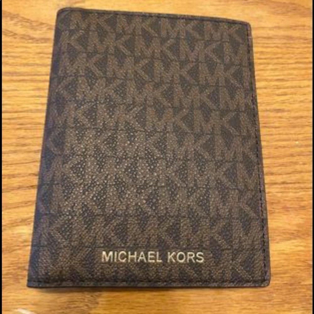 LV WALLET/PASSPORT
